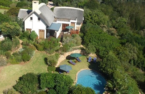Victoria Bay House | Paradise Cove Country House