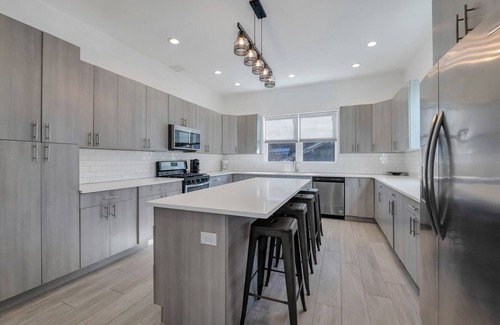 Long Beach House | Paradise Cove