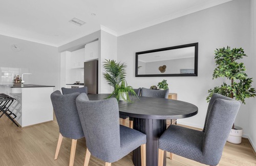 Paradise House | Paradise Family Home, Close to CBD & Amenities