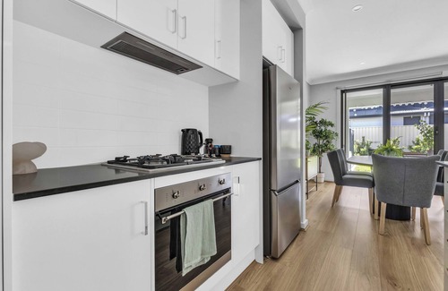 Paradise House | Paradise Family Home, Close to CBD & Amenities