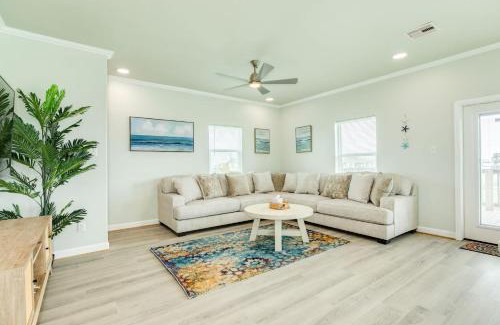 Surfside Beach House | Paradise Found - Great Location - Family Friendly