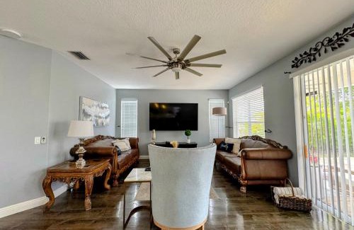 Trailer Estates House | Paradise Heated Pool Home Near IMG and Siesta Key Beach