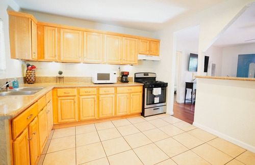 Compton House | Paradise Home in Compton