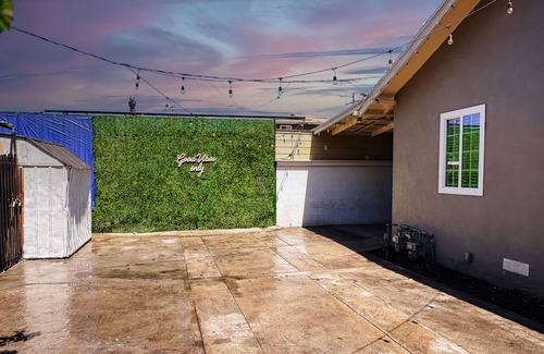 Compton House | Paradise Home in Compton