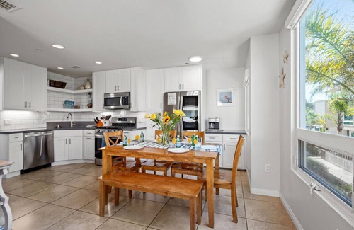 Mission Beach House | Paradise Isle in Mission Beach with A/C!