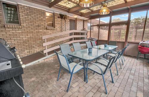 Paynesville House | Paradise on Sheerwater