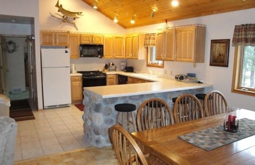 Park Falls House | Paradise on the Pixley