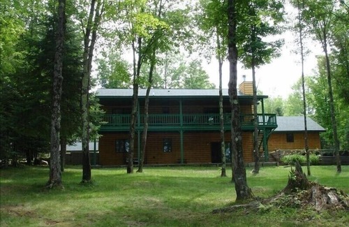 Park Falls House | Paradise on the Pixley