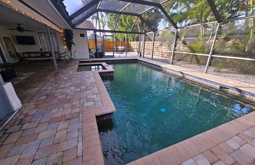 Palma Sola House | Paradise Palms - Private Heated Pool - 7 Mins to Anna Maria Island