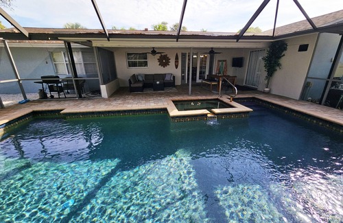 Palma Sola House | Paradise Palms - Private Heated Pool - 7 Mins to Anna Maria Island