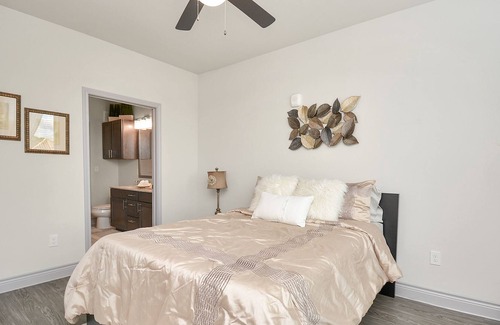 Spring Branch East Apartment | ✵Paradise Parkway✵| Home ⮕ Galleria w/ Pool-Gym