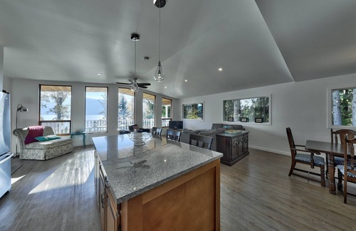 Celista House | Paradise Point - Shuswap lakefront vacation home