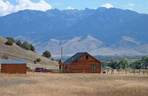 Livingston Cabin | Paradise Valley with Yellowstone River Fishing Access