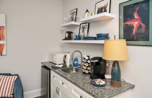 Long Beach Apartment | Paradox Place-Cozy Apartment on Oak Island