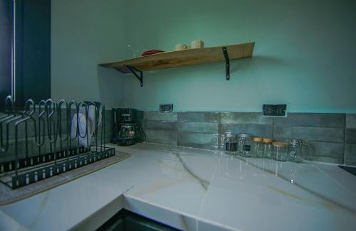 Penas Blancas Villa | Paraiso Lima -King bed and balcony with jacuzzi, fast Wifi, EV powering included! Only 5 minutes to La Fortuna