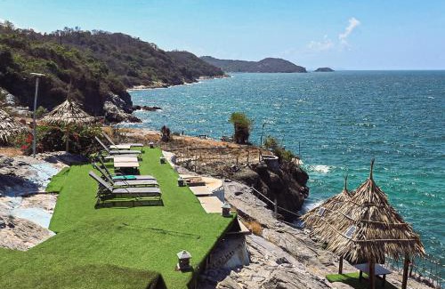 Tha Thaewawong Villa | Pareehut Resort Koh Sichang