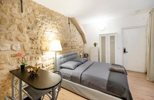 Quartier de Rochechouart Apartment | Paris entre Opéra et Montmartre