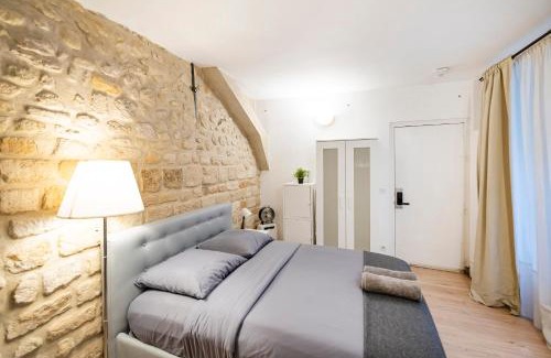 Quartier de Rochechouart Apartment | Paris entre Opéra et Montmartre