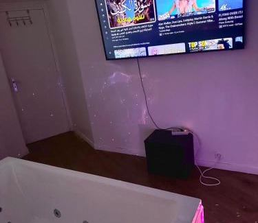 Faubourg de l'Arche Apartment | Paris La Défense - Santorin Apartment with jacuzzi