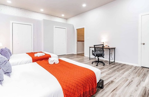 Lafayette Square House | Park Ave Townhome w/parking by CozySuites