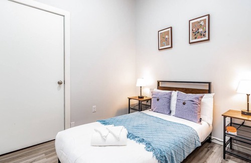 Lafayette Square House | Park Ave Townhome w/parking by CozySuites