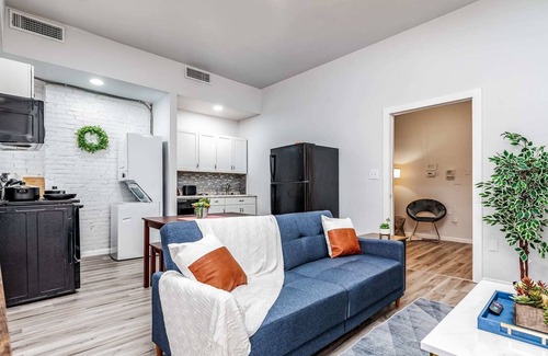 Lafayette Square House | Park Ave Townhome w/parking by CozySuites