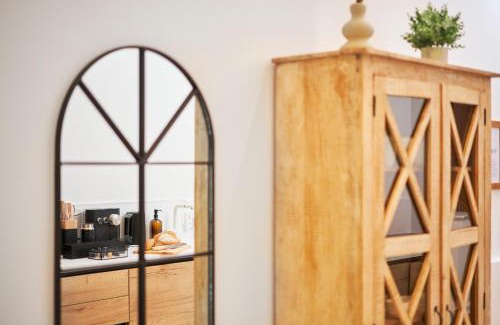Altstadt-Nord Apartment | Park Avenue Apartments - Dom mit Stil - Küche - Parkplatz - WLAN - 65 Zoll TV - NETFLIX