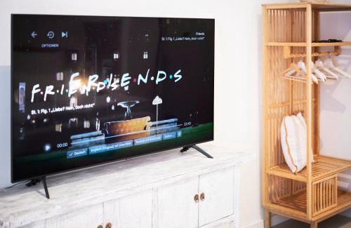 Altstadt-Nord Apartment | Park Avenue Apartments - Dom mit Stil - Küche - Parkplatz - WLAN - 65 Zoll TV - NETFLIX