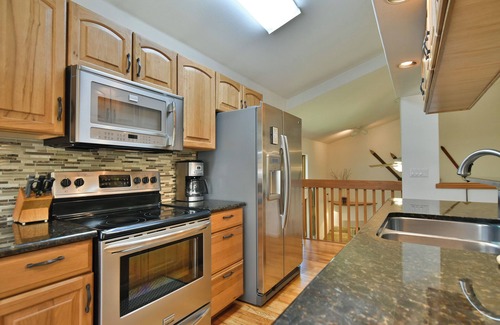 Park Forest Estates House | Park Forest Deer Trail Townhome: Hot Tub, On Shuttle Route