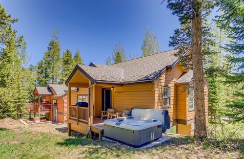 Park Forest Estates House | Park Forest Elk Den Townhome: Hot Tub, Dog Friendly, On Shuttle Route