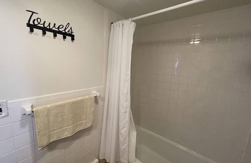 Perry Hotel | Park Lake Motel