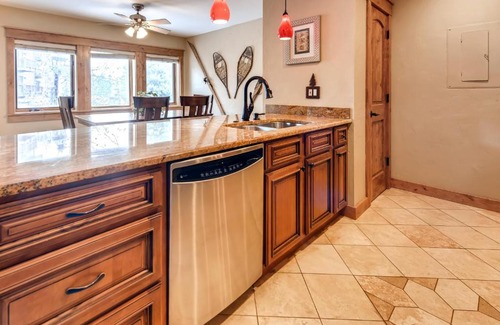 Historic District Apartment | Park Place B102