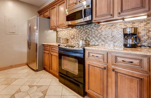 Historic District Apartment | Park Place B102