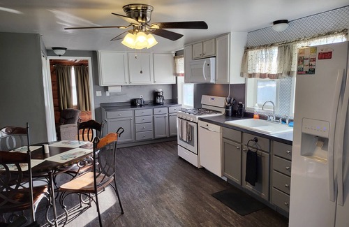 Olney House | Park Place-Quaint home nestled between parks and lakes