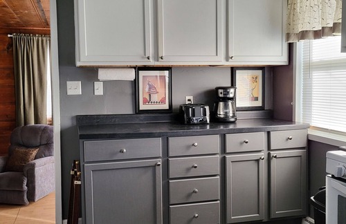 Olney House | Park Place-Quaint home nestled between parks and lakes