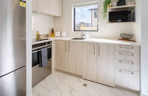 Upper Riccarton House | Park Views 1 Bed 1 Bath w/Carpark & Office Space