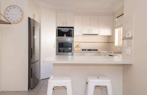 Orange East House | Park Villa | Near CBD, Spacious, Ideal for Work