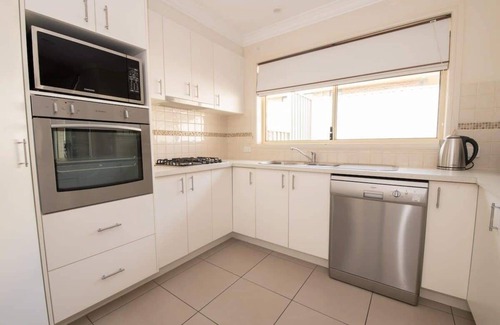 Orange East House | Park Villa | Near CBD, Spacious, Ideal for Work