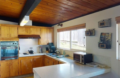 Trinidad House | Parker Creek Cabin - Dog & Beachcomber's Paradise!