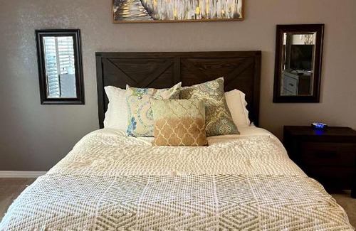 Parker Strip House | Parker Strip pool house with game room!