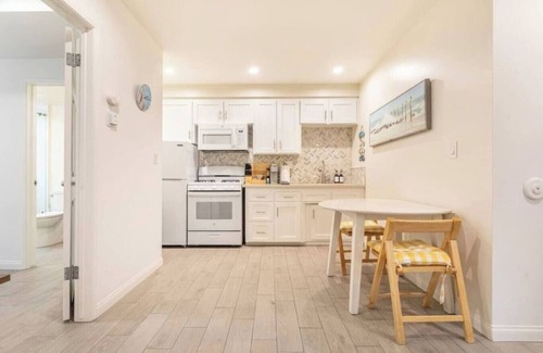 El Porto Apartment | Parking, A/C, W/D, 15min to LAX and Remodeled