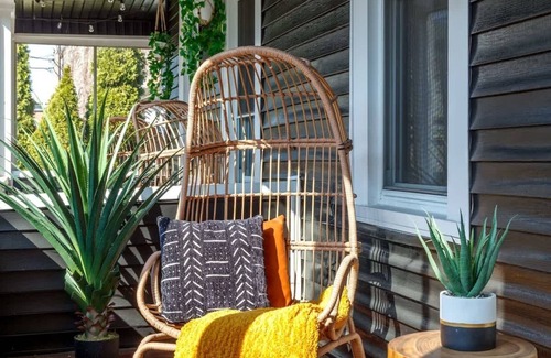 Italian Village House | Parking - Convention - Short North - King Bed