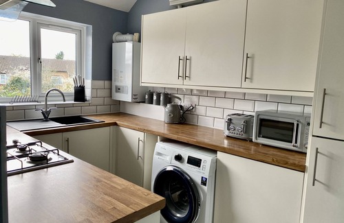 Reading Apartment | Parking for 2 /Garden /Long Stays /Sleeps 5