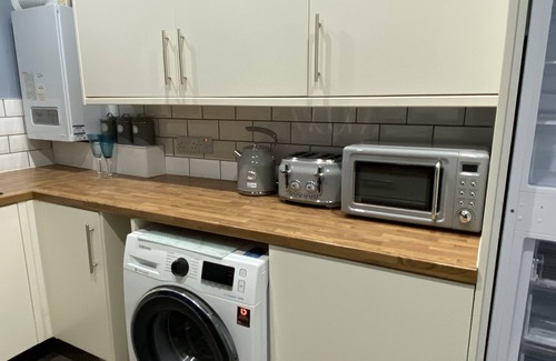 Reading Apartment | Parking for 2 /Garden /Long Stays /Sleeps 5