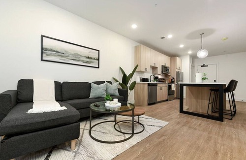 East Liberty Apartment | PARKING+HULU+GYM Near UPMC|Universities|Shopping