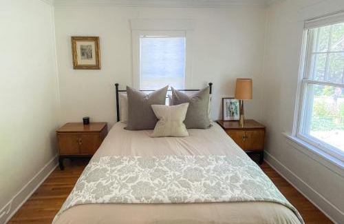 Manito House | Parkside Bungalow steps away from Manito Park