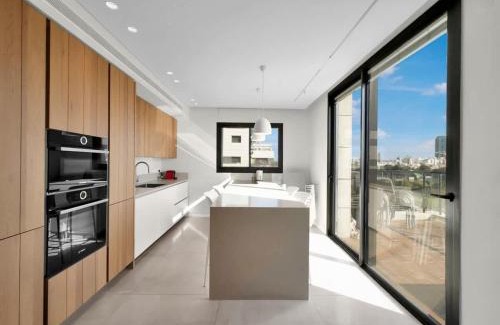 Tel Aviv Apartment | Parkside Luxe with Skyline Views