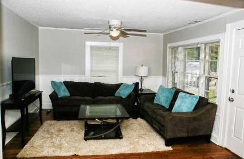 Stanley House | Parkside Retreat 3 Beds and Porch