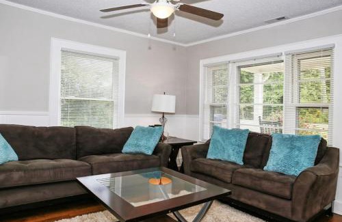 Stanley House | Parkside Retreat 3 Beds and Porch