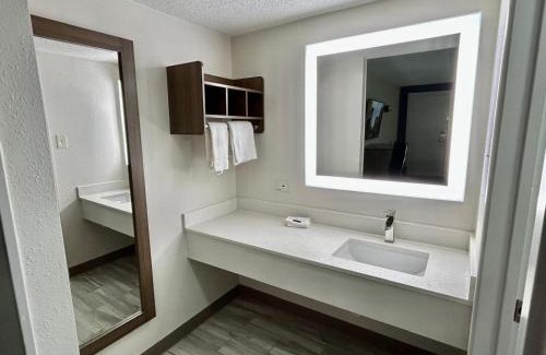 Odessa Hotel | Parkway Inn